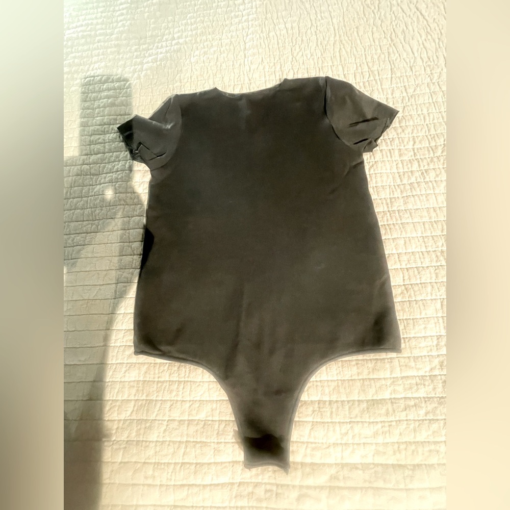 Skims Essential Body Suit, Onyx NWOT